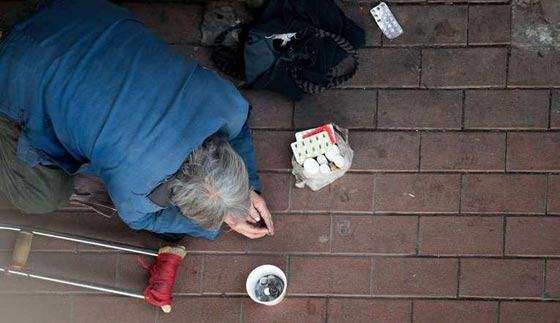 المتسول الثري.. ادعى انه لاجئ سوري وجنى مئات الاف الدولارات صورة رقم 2 المتسول الثري.. ادعى انه لاجئ سوري وجنى مئات الاف الدولارات صورة رقم 2