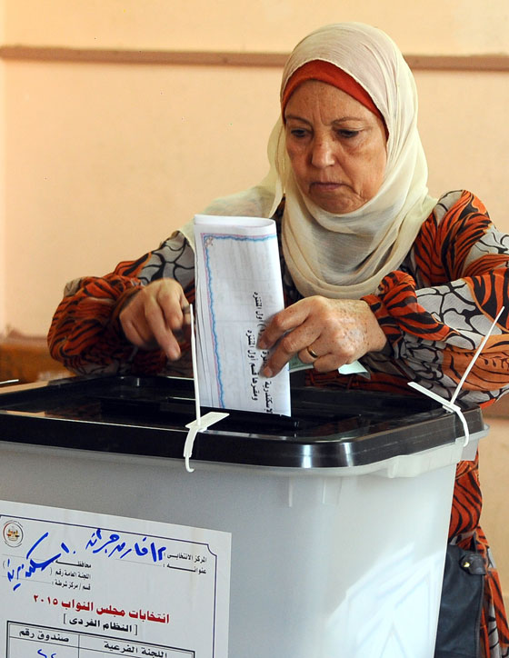 طرائف المصريين في الانتخابات.. عجوز تصوت للمرحوم وآخر يدخل مع حماره صورة رقم 2