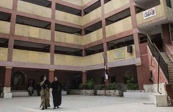 طرائف المصريين في الانتخابات.. عجوز تصوت للمرحوم وآخر يدخل مع حماره صورة رقم 10