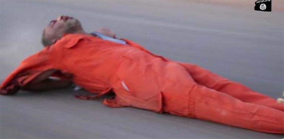 صور مروعة.. شاحنة ارهابيي الدولة تجر متهما بالتجسس الى موته صورة رقم 4 صور مروعة.. شاحنة ارهابيي الدولة تجر متهما بالتجسس الى موته صورة رقم 4