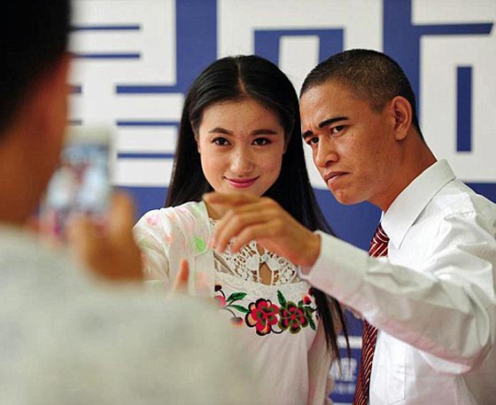 شبيه صيني باوباما يدخله عالم النجومية ويمكنه من تمثيل دور الرئيس صورة رقم 6 شبيه صيني باوباما يدخله عالم النجومية ويمكنه من تمثيل دور الرئيس صورة رقم 6