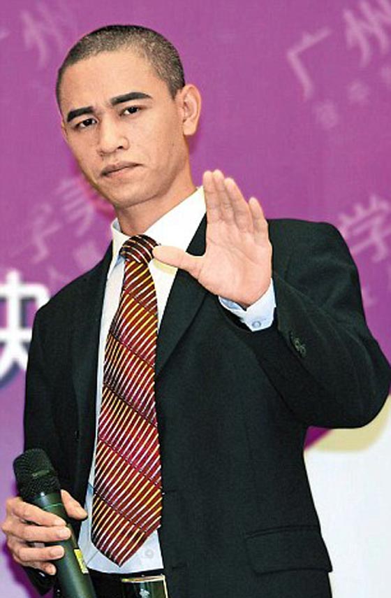 شبيه صيني باوباما يدخله عالم النجومية ويمكنه من تمثيل دور الرئيس صورة رقم 5 شبيه صيني باوباما يدخله عالم النجومية ويمكنه من تمثيل دور الرئيس صورة رقم 5