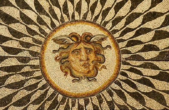 تركيا: ظهور رأس امرأة ملعونة تنبت فيه الثعابين بدل الشعر، رمز الشؤم والنحس صورة رقم 2