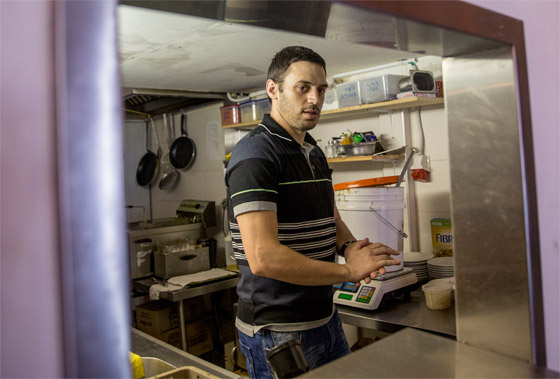 مطعم يشجع العرب واليهود على التعايش بطريقة خاصة ومبتكرة صورة رقم 5