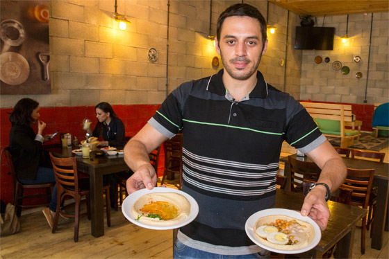 مطعم يشجع العرب واليهود على التعايش بطريقة خاصة ومبتكرة صورة رقم 7