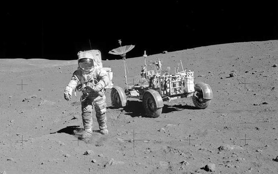 الساعة التي صعدت الى القمر مع اول رائد فضاء هبط على سطحه صورة رقم 5 الساعة التي صعدت الى القمر مع اول رائد فضاء هبط على سطحه صورة رقم 5