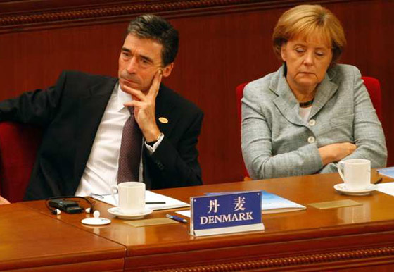 استراحة المحاربين.. صور لزعماء في قيلولة خلال مناسبات رسمية صورة رقم 1 استراحة المحاربين.. صور لزعماء في قيلولة خلال مناسبات رسمية صورة رقم 1