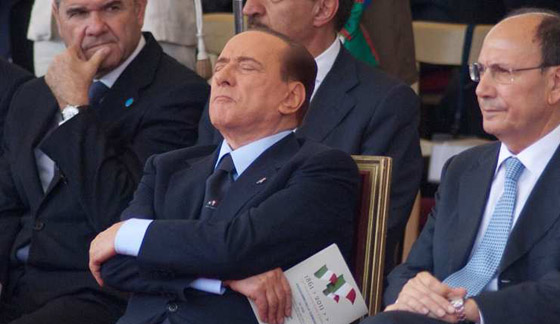 استراحة المحاربين.. صور لزعماء في قيلولة خلال مناسبات رسمية صورة رقم 8 استراحة المحاربين.. صور لزعماء في قيلولة خلال مناسبات رسمية صورة رقم 8