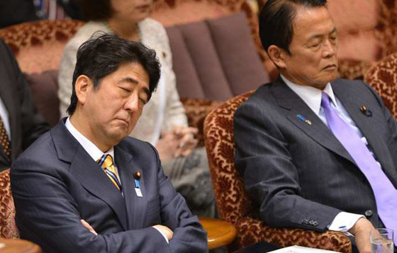 استراحة المحاربين.. صور لزعماء في قيلولة خلال مناسبات رسمية صورة رقم 11 استراحة المحاربين.. صور لزعماء في قيلولة خلال مناسبات رسمية صورة رقم 11