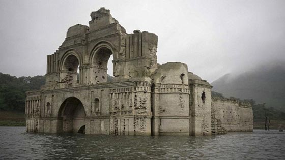 انخفاض منسوب المياه يكشف عن انقاض كنيسة في المكسيك صورة رقم 2 انخفاض منسوب المياه يكشف عن انقاض كنيسة في المكسيك صورة رقم 2