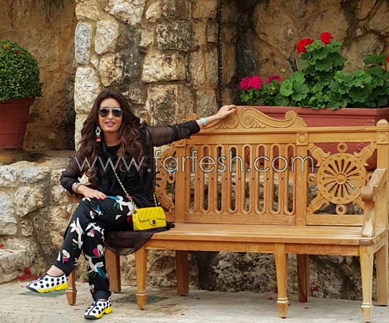 صور لطيفة في طفولتها وهي تمسك الميكروفون لأول مرة صورة رقم 10