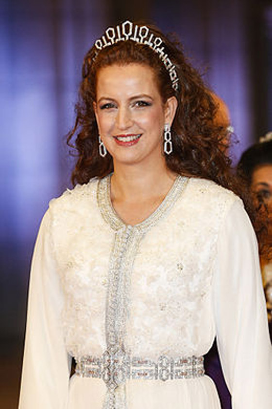 انتحل شخصية زوجة الملك محمد السادس لغرض الاحتيال والنصب صورة رقم 2