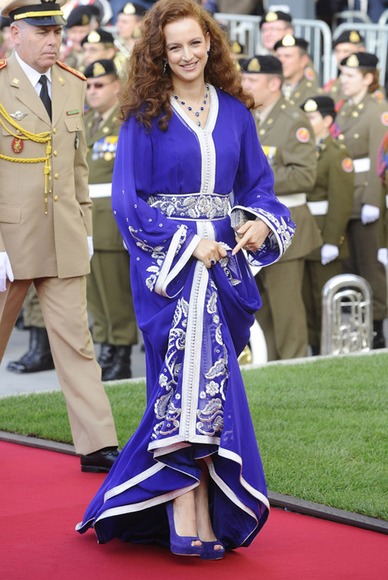 انتحل شخصية زوجة الملك محمد السادس لغرض الاحتيال والنصب صورة رقم 3