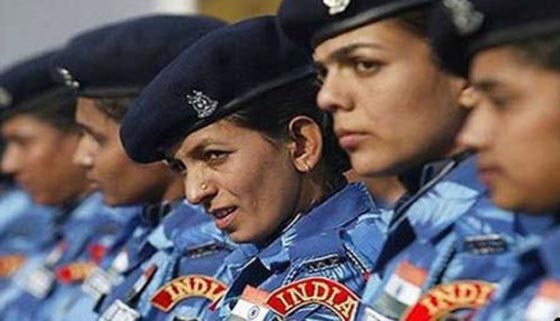 نساء هنديات يحلقن في الاجواء ويقدن الطائرات المقاتلة صورة رقم 2