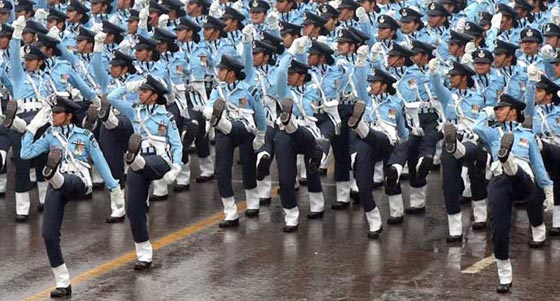 نساء هنديات يحلقن في الاجواء ويقدن الطائرات المقاتلة صورة رقم 1