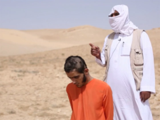 الدواعش يتفننون باعدام اعدائهم.. يسحقون اسيرا سوريا بالدبابة صورة رقم 1 الدواعش يتفننون باعدام اعدائهم.. يسحقون اسيرا سوريا بالدبابة صورة رقم 1