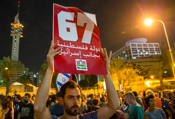 الاف الاسرائيليين يحيون ذكرى رابين بمظاهرة تطالب بالسلام مع الفلسطينيين صورة رقم 1