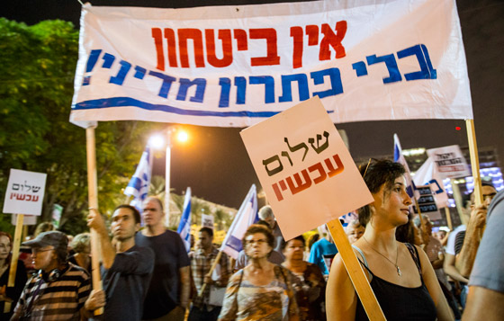 الاف الاسرائيليين يحيون ذكرى رابين بمظاهرة تطالب بالسلام مع الفلسطينيين صورة رقم 2