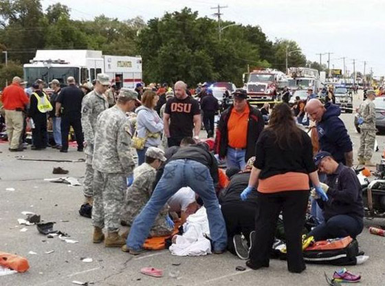 مقتل واصابة 44 شخصا بعد اقتحام امراة تحت التاثير لحشد جامعي صورة رقم 1