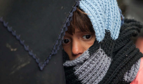 شاهد معاناة المهاجرين الى كرواتيا.. كما التقطتها كاميرا مرافقة لهم صورة رقم 8