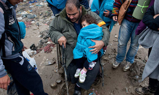 شاهد معاناة المهاجرين الى كرواتيا.. كما التقطتها كاميرا مرافقة لهم صورة رقم 11