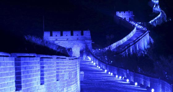 صور رائعة: مواقع ومبان عالمية تشتعل بالازرق تقديرا للامم المتحدة صورة رقم 2