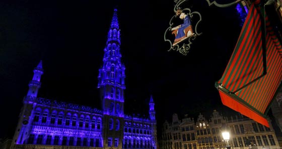 صور رائعة: مواقع ومبان عالمية تشتعل بالازرق تقديرا للامم المتحدة صورة رقم 9