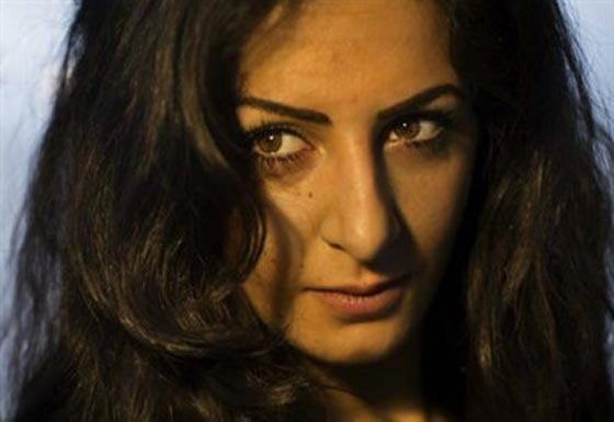 الدنمارك تصادر جواز سفر الحسناء الكردية بعد عودتها من مقاتلة الدواعش!! صورة رقم 24