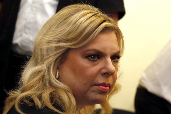 الوجه الحقيقي لزوجة نتنياهو.. عصبية وتثيرها ابسط التصرفات صورة رقم 7