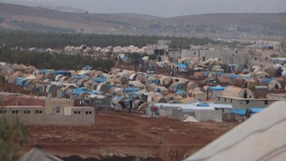 الاتراك يصدمون النازحين السوريين بجدار طويل فاصل صورة رقم 5