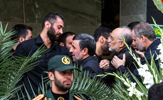 صور مثيرة لاحمدي نجاد يبكي حارسه الشخصي المقتول في سوريا صورة رقم 9 صور مثيرة لاحمدي نجاد يبكي حارسه الشخصي المقتول في سوريا صورة رقم 9