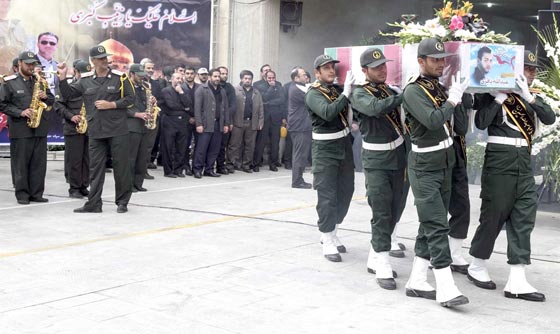 صور مثيرة لاحمدي نجاد يبكي حارسه الشخصي المقتول في سوريا صورة رقم 10 صور مثيرة لاحمدي نجاد يبكي حارسه الشخصي المقتول في سوريا صورة رقم 10