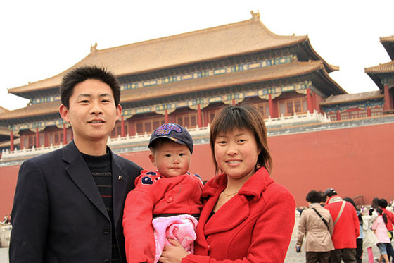 بعد عقود من المنع.. الصين تعدل قانون الولد الواحد وتسمح بطفلين صورة رقم 1 بعد عقود من المنع.. الصين تعدل قانون الولد الواحد وتسمح بطفلين صورة رقم 1