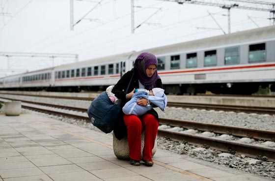 صور نساء مهاجرات يناضلن من اجل مستقبل آمن لاطفالهن صورة رقم 8