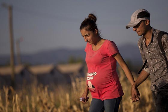 صور نساء مهاجرات يناضلن من اجل مستقبل آمن لاطفالهن صورة رقم 9