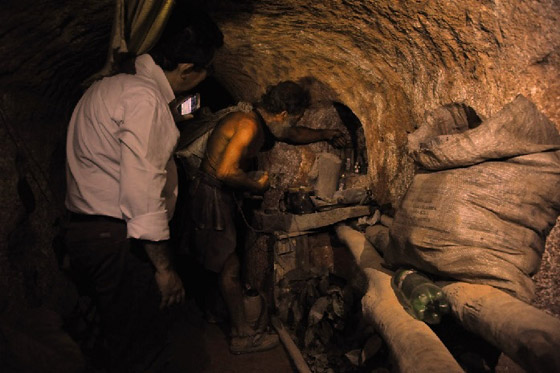 رجل الحُفرة البرازيلي.. لم يغتسل منذ ربع قرن ويشبه احمدي نجادي صورة رقم 6