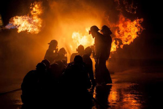 مقتل 27 شخصا واصابة العشرات بانفجار في ملهى ليلي بوخارست صورة رقم 6