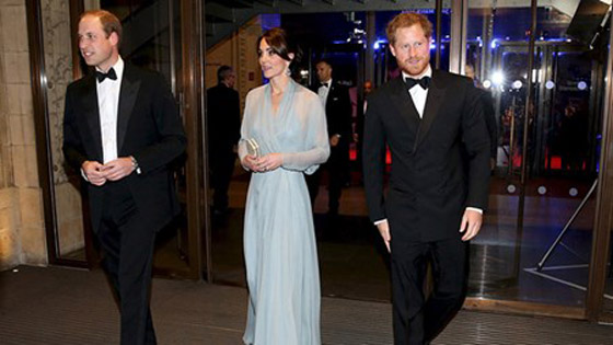 صور الاميرة كيت ميدلتون تكسر القواعد الملكية بثوب شفاف صورة رقم 4 صور الاميرة كيت ميدلتون تكسر القواعد الملكية بثوب شفاف صورة رقم 4