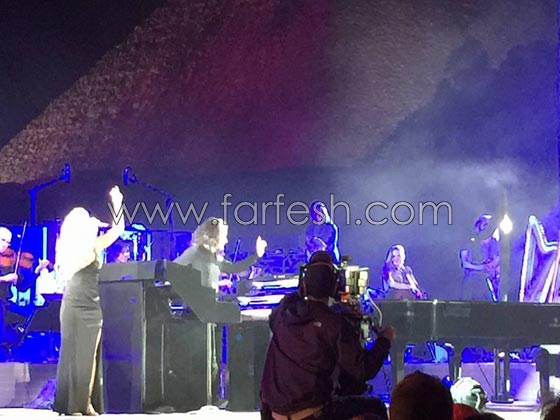 الموسيقار ياني يفاجئ الجمهور ويعرض فيديو خريطة مصر عن طريق القمر الاصطناعي صورة رقم 7