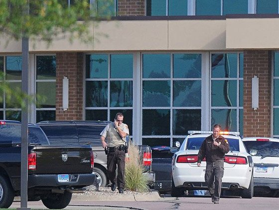 نيويورك: اطلاق نار داخل مدرسة يسفر عن اصابات واعتقالات صورة رقم 6 نيويورك: اطلاق نار داخل مدرسة يسفر عن اصابات واعتقالات صورة رقم 6