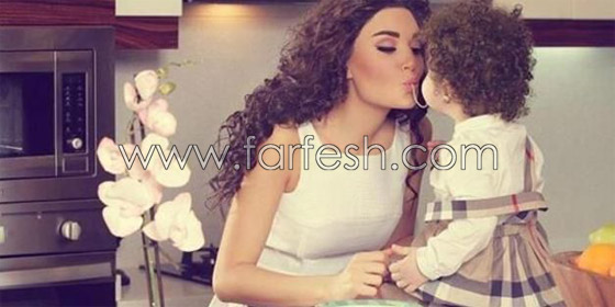صور فنانات عربيات مع بناتهن: شيرين، اصالة، نانسي، مايا دياب، ديانا حداد ومي سليم صورة رقم 6