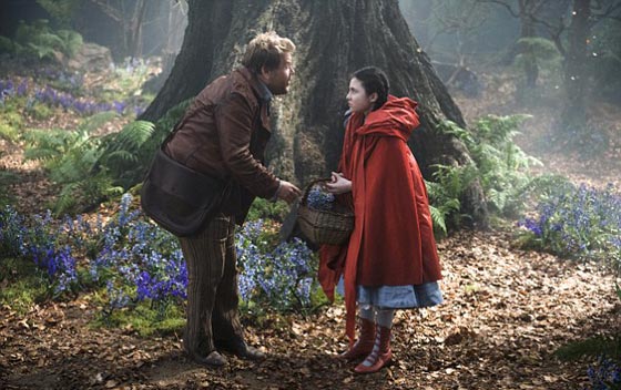 لماذا صادر التشيليون نسخة مختلفة من قصة الاطفال الشهيرة ذات الرداء الاحمر؟ صورة رقم 2 لماذا صادر التشيليون نسخة مختلفة من قصة الاطفال الشهيرة ذات الرداء الاحمر؟ صورة رقم 2