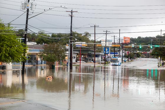عواصف شديدة تضرب تكساس وتخلف قتلى واضرارا بالغة صورة رقم 1