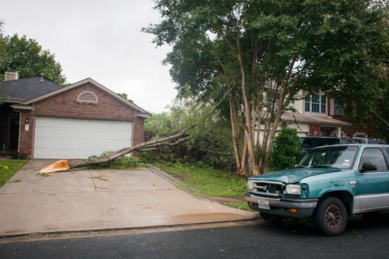 عواصف شديدة تضرب تكساس وتخلف قتلى واضرارا بالغة صورة رقم 17