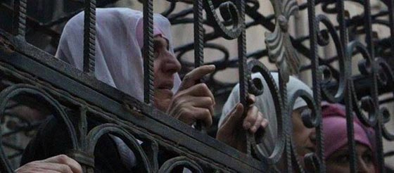 اقفاص بشرية تضم العلويين وجيش النظام في الغوطة دروع لمنع القصف صورة رقم 8