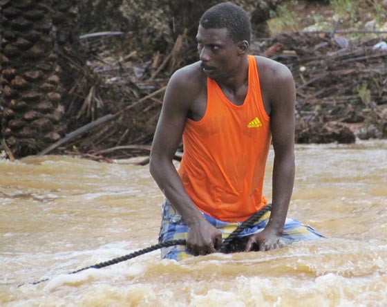 الطبيعة تتوعد القاعدة.. الاعصار المدمر في طريقه الى المكلا صورة رقم 1 الطبيعة تتوعد القاعدة.. الاعصار المدمر في طريقه الى المكلا صورة رقم 1