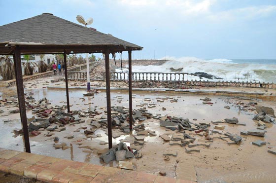 الطبيعة تتوعد القاعدة.. الاعصار المدمر في طريقه الى المكلا صورة رقم 3 الطبيعة تتوعد القاعدة.. الاعصار المدمر في طريقه الى المكلا صورة رقم 3