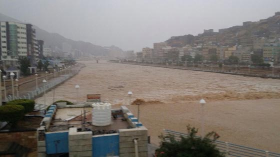 الطبيعة تتوعد القاعدة.. الاعصار المدمر في طريقه الى المكلا صورة رقم 5 الطبيعة تتوعد القاعدة.. الاعصار المدمر في طريقه الى المكلا صورة رقم 5