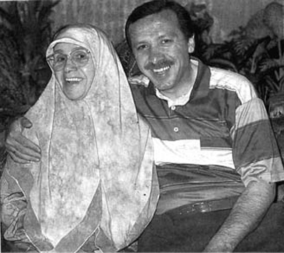 محطات بارزة في حياة اردوغان.. بائع بطيخ اصبح رئيسا لتركيا صورة رقم 20