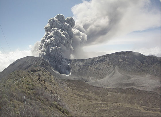 فيديو مذهل لثوران بركان توريألبا في كوستاريكا صورة رقم 2